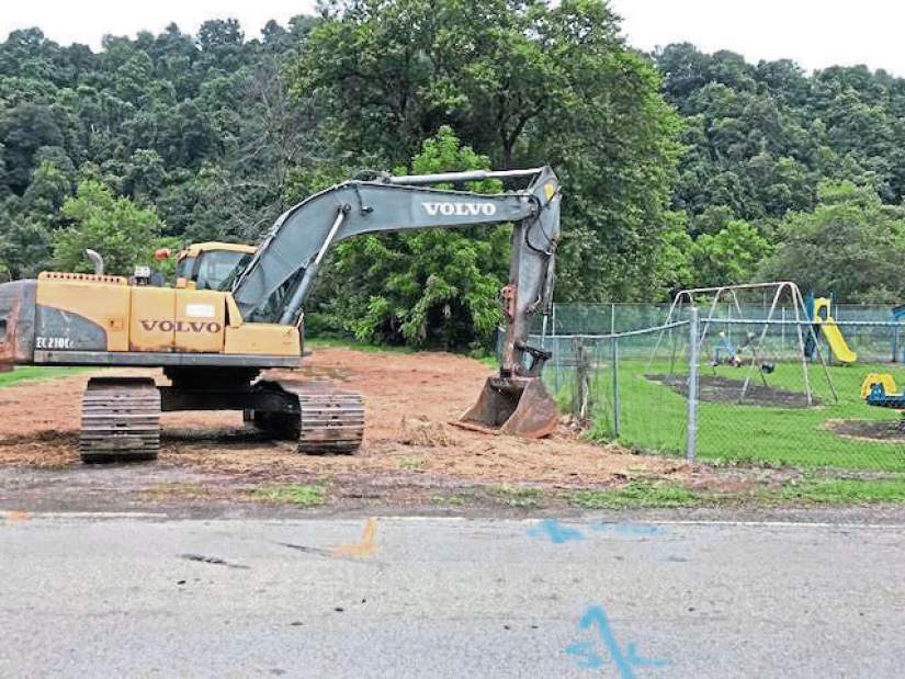 109033Sutersvillebackhoeimage