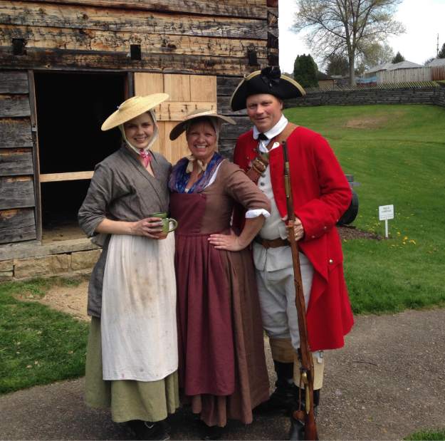 124087GTRLIVPERIODCOSTUMESFORTLIG3