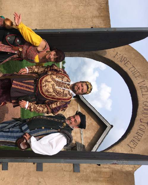 124087GTRLIVPERIODCOSTUMESRENFESTCROPPED