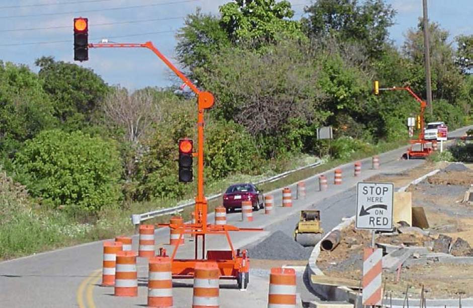 157848WEBtemporarytrafficsignal