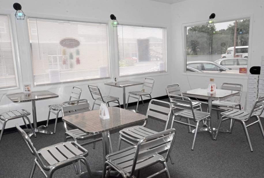 186525VNDcheswickchocolate8090418