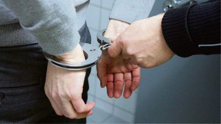 199569WEBmaninhandcuffs1