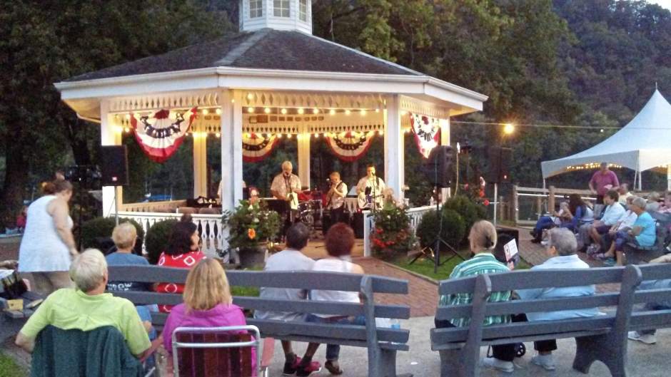 200741gtrlivbytherivergazebo091018