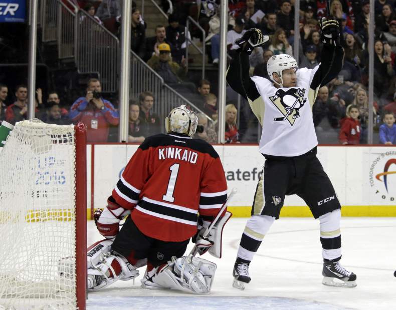 20160306T232620Z1257200006NOCIDRTRMADP3NHLPITTSBURGHPENGUINSATNEWJERSEYDEVILS