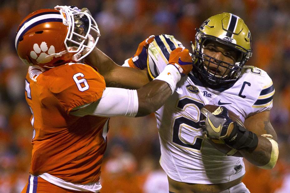 20161113T002806Z1070215725NOCIDRTRMADP3NCAAFOOTBALLPITTSBURGHATCLEMSON