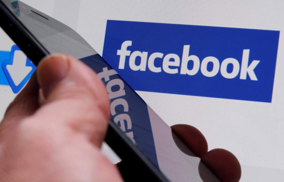 20170201T161229Z707134282RC1783EB5C80RTRMADP3FACEBOOKFRANCE