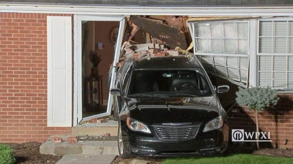 316039ptrcarintohouse01100918