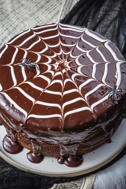 319858GTRLIVHALLOWEENFOODSPIDER102418