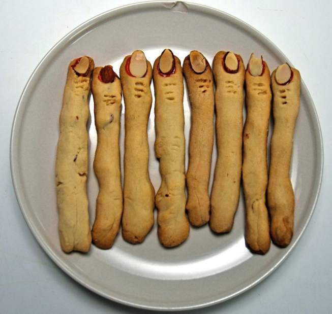 319858gtrlivhalloweenfoodfingers102418
