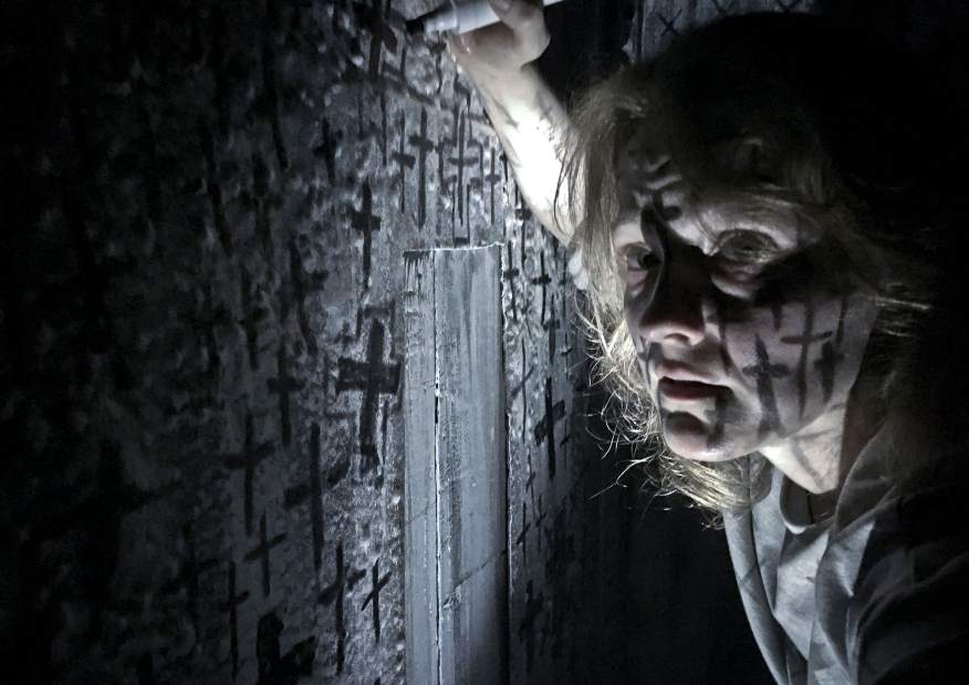 319910BasementScareHouse