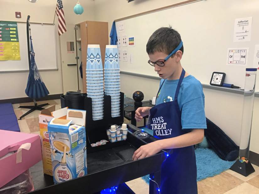 401852vndtreatrolley03110318