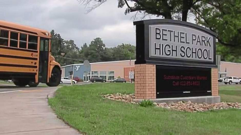 425791bethelparkhighschoolsign