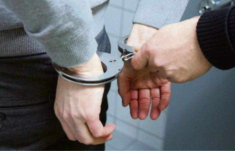 465328Handcuffs