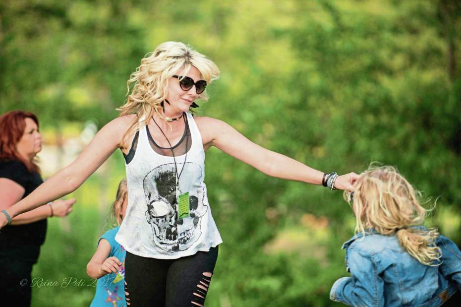 51197PhotoRockforLifeMusicianHeidiVokesentertainschildrenphotobyReinaPeli