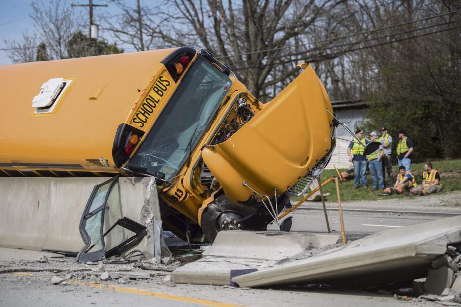 65396539gtrBusCrash06041117