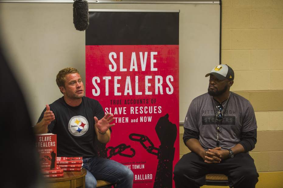 89467gtrTomlinBook2080518