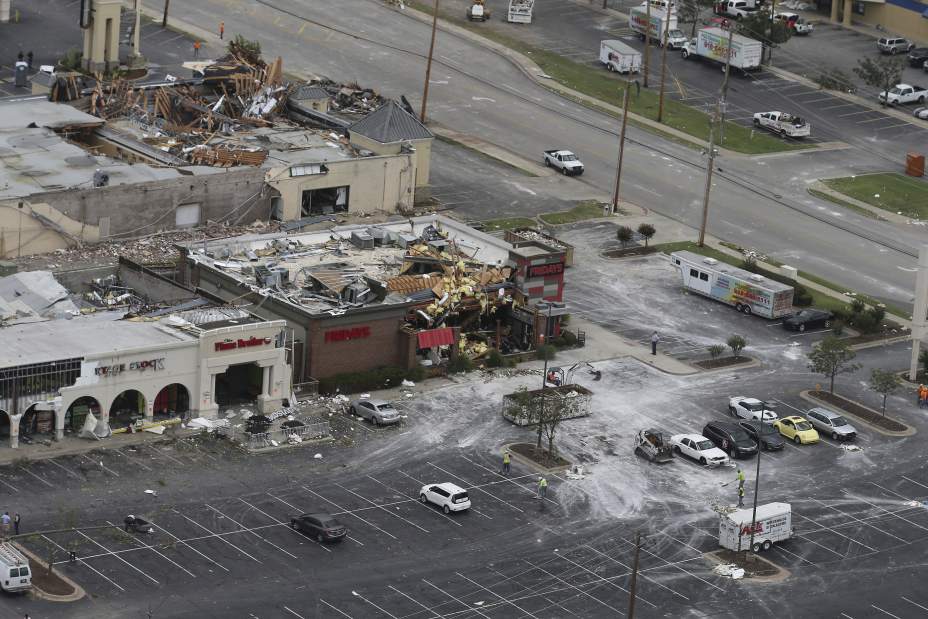 APTOPIXSevereWeatherOklahoma01987jpg555c2