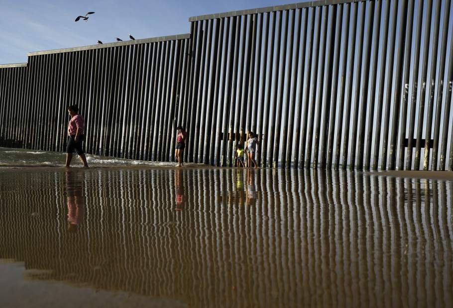 BorderWall18712jpgd9129