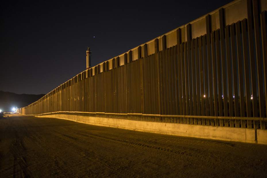 BorderWall68676jpge91cb