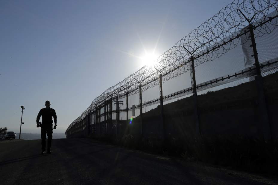 BorderWall86195jpgc4dba