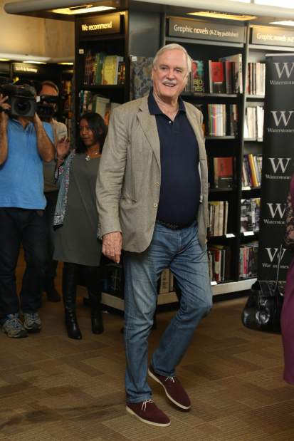 BritainJohnCleeseBookSigningJPEG09b34