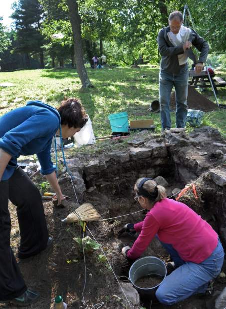 ColonialBattlegroundDigJPEG02a35