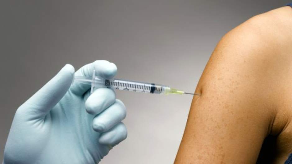 GETTYH112210VaccineShot