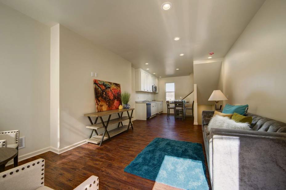 GTRLIVCIVILWARTOWNINDOOR2031718