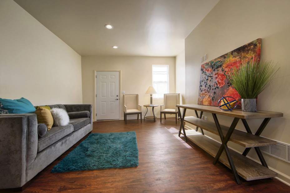 GTRLIVCIVILWARTOWNINDOOR3031718