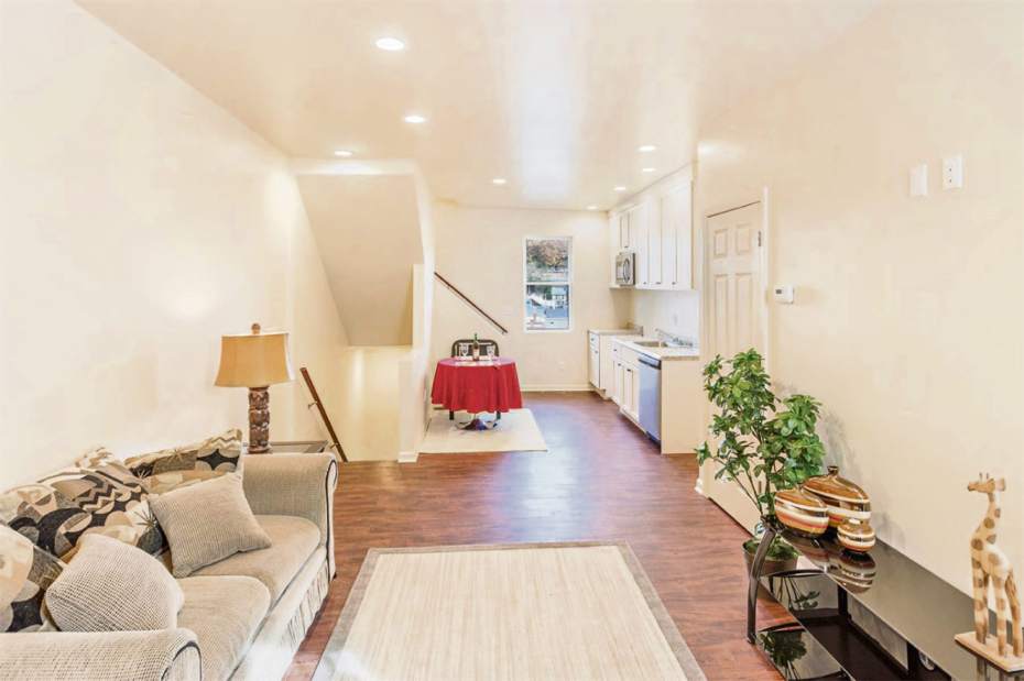 GTRLIVCIVILWARTOWNINSIDE031718