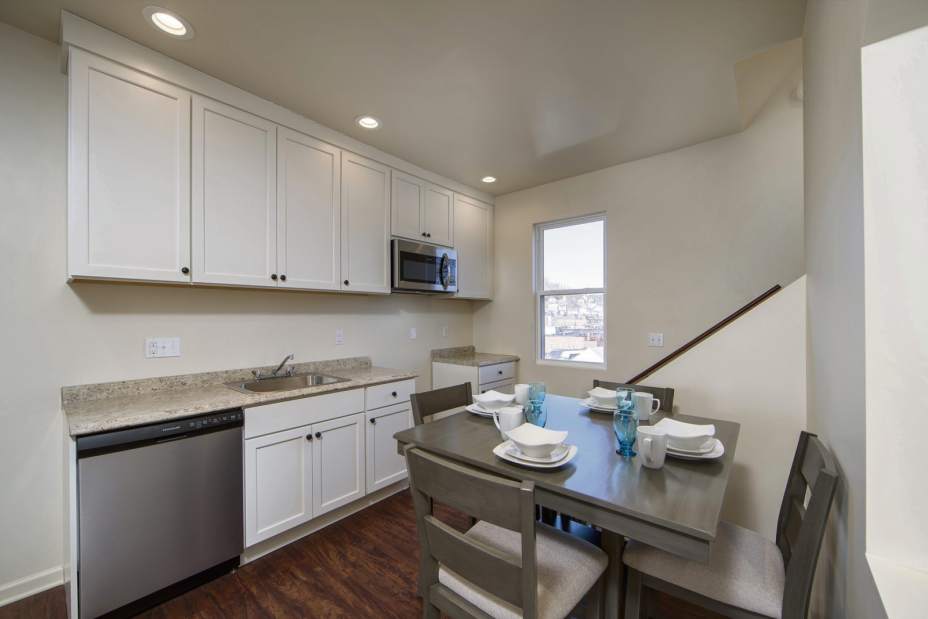 GTRLIVCIVILWARTOWNKITCHEN031718