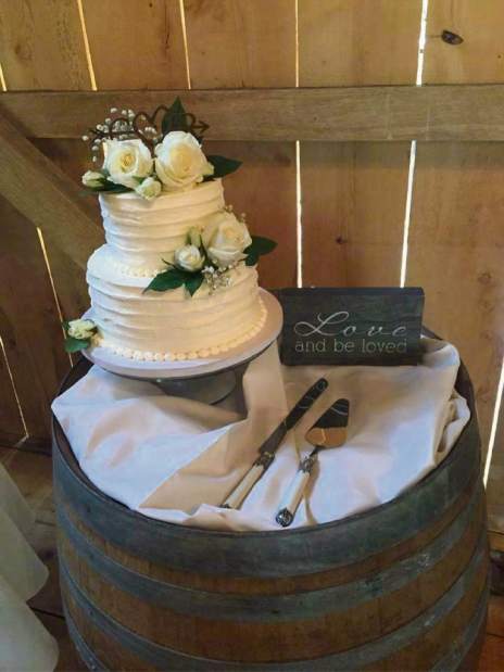 GTRLIVMAZZIOTTIWEDDINGCAKE101817