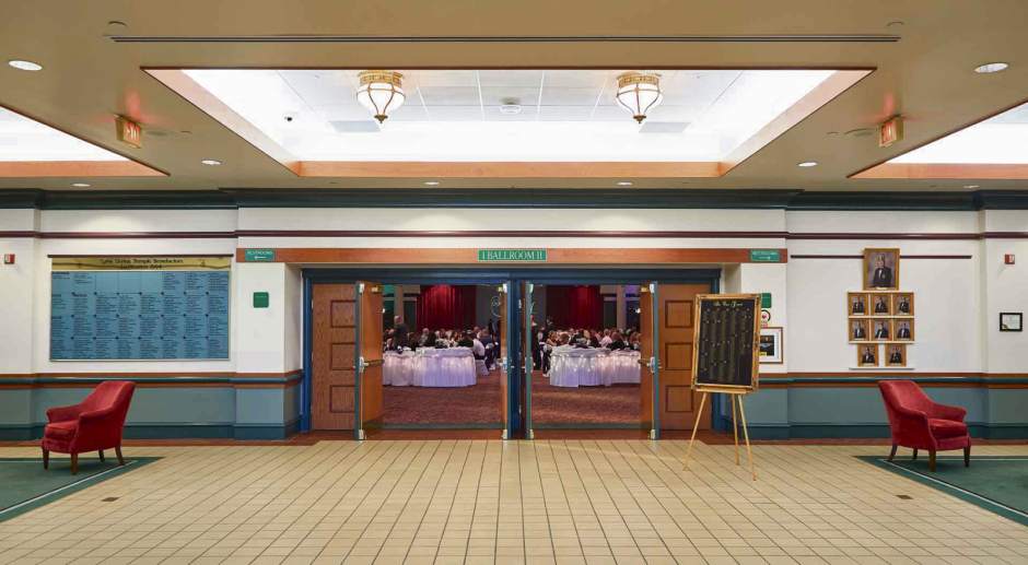 GTRLIVSHRINECENTERFOYER011818