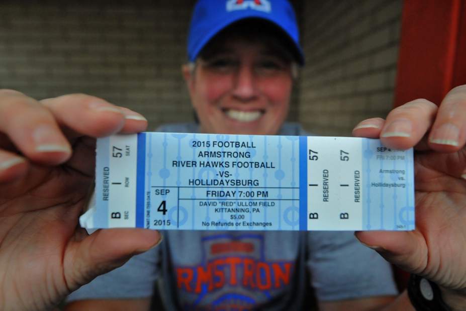 LTArmstVsHoliday2090415