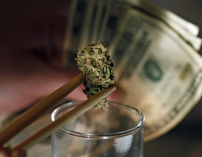 MarijuanaBankingJPEG03b23