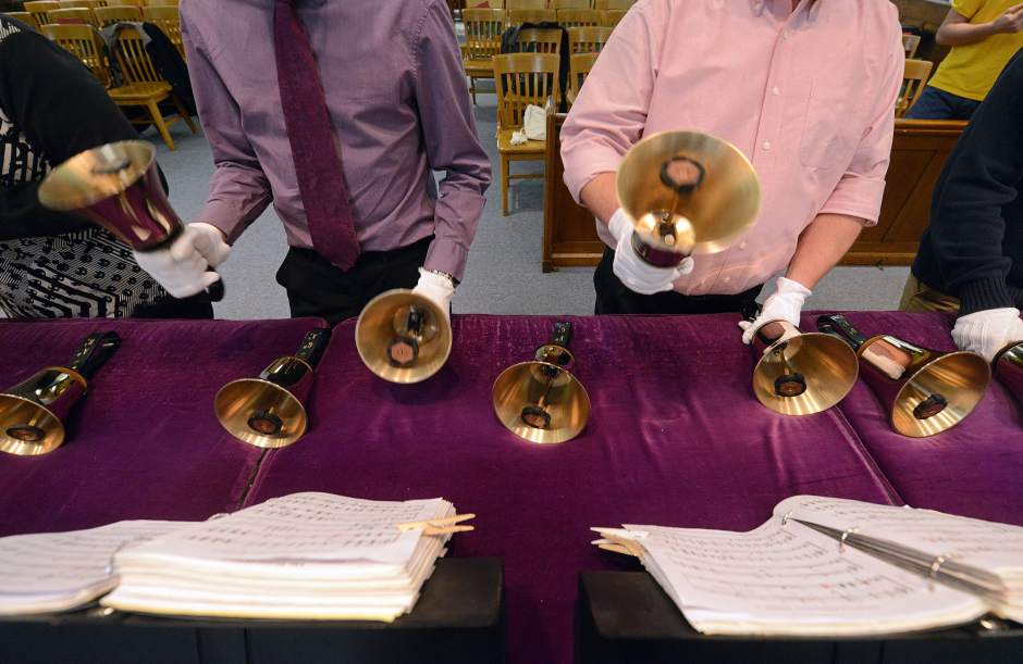 PTRLIVBellChoir24120214