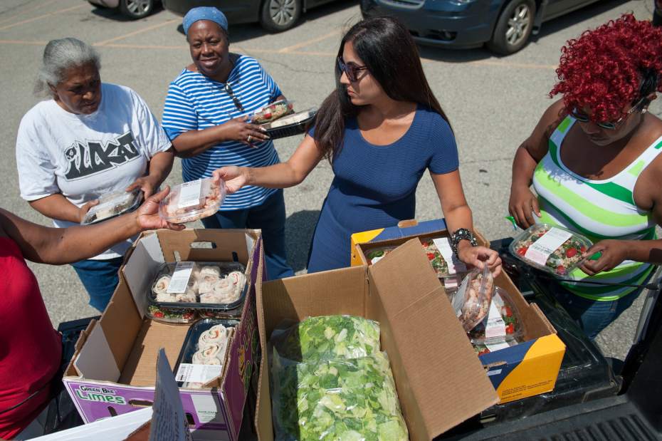 PTRLIVFOODWASTE5080215