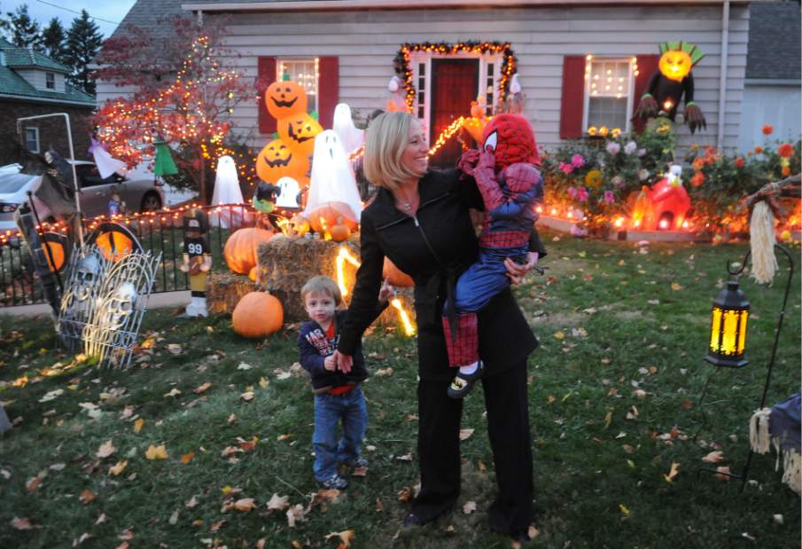 PTRLIVHALLOWHOUSES11031142
