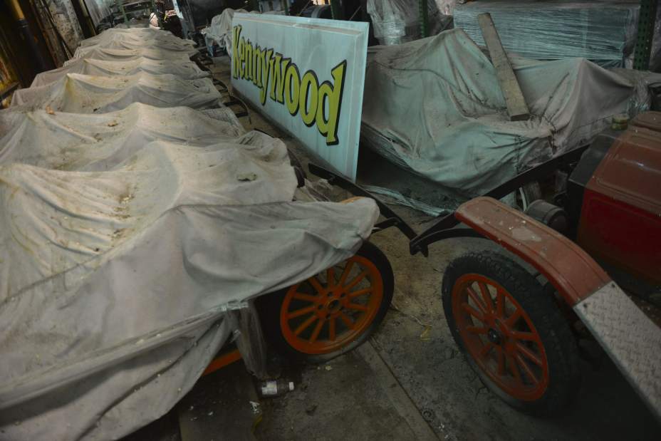 PTRLIVKENNYWOOD3120915