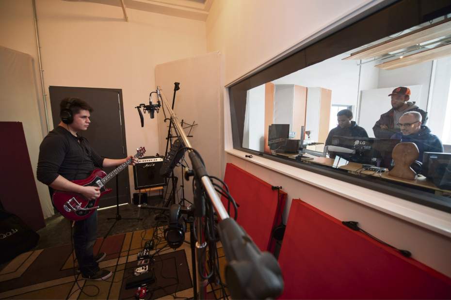 PTRLIVTUFFSOUND5031216