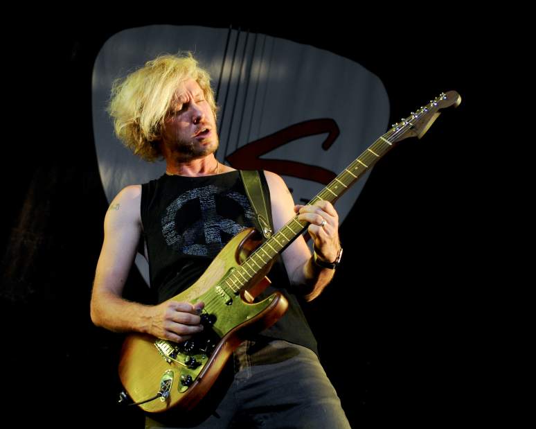 Van Halen plays plenty of favorites in First Niagara show