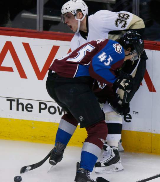PenguinsAvalancheHockeyJPEG0535a