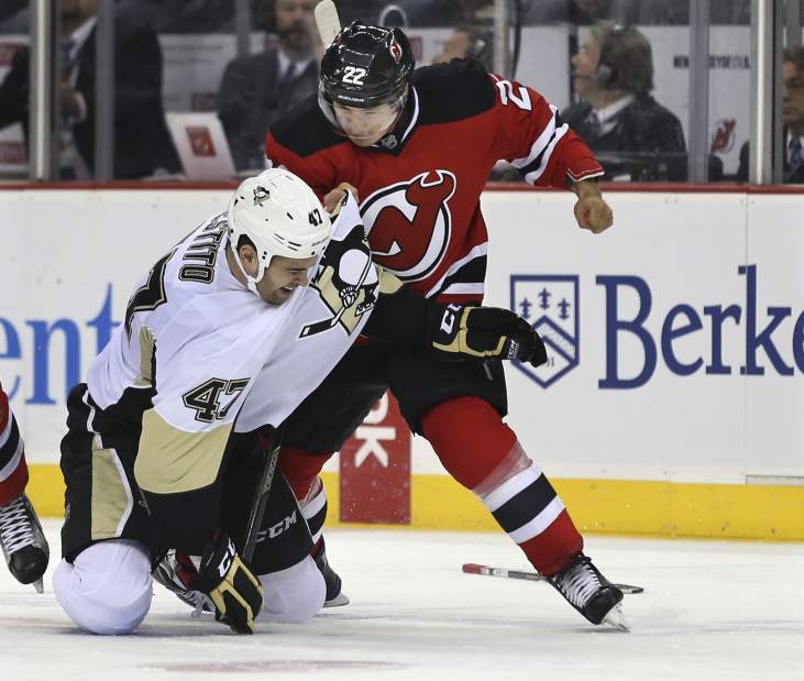 PenguinsDevilsHockeyJPEGbc486