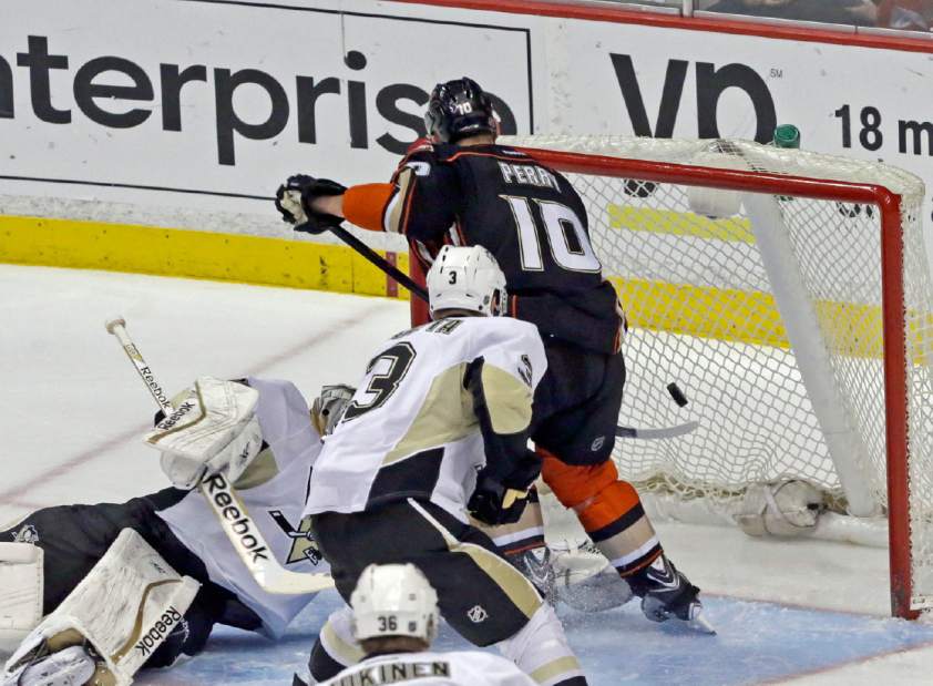 PenguinsDucksHockeyJPEG00157