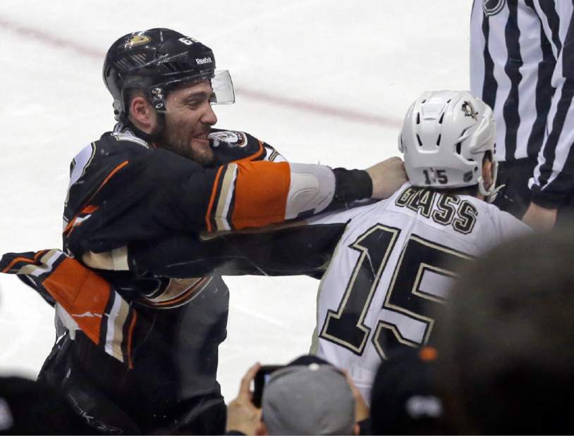 PenguinsDucksHockeyJPEG03484