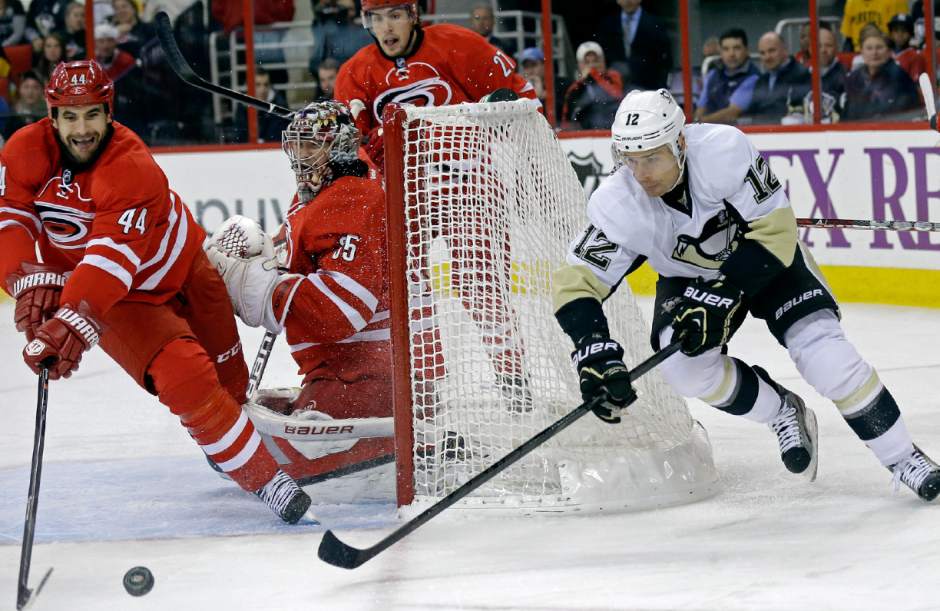 PenguinsHurricanesHockeyJPEG041a8