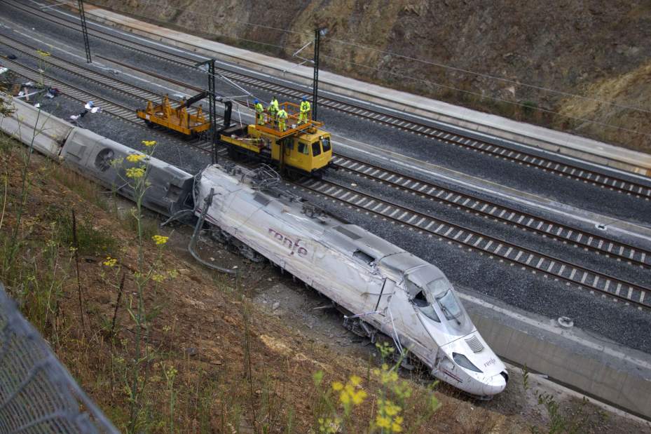 SpainTrainDerailmentJPEG08e2f