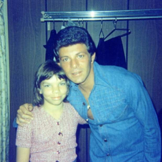 TEholidayhouse1081513