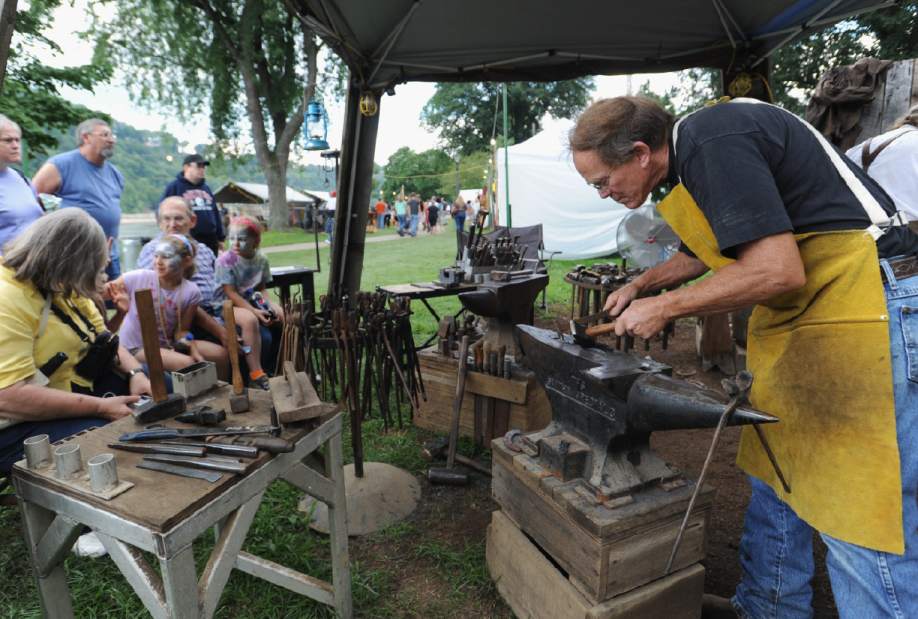 VNDFortArmstrongFolkFest4080413