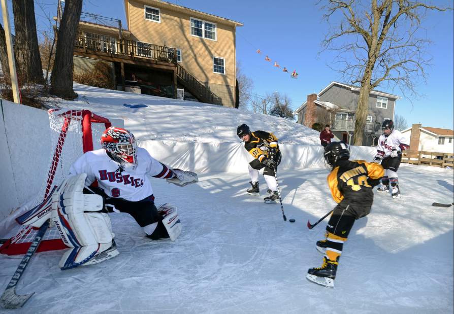 VNDHomeIceRink3020215